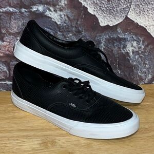 VANS Classic Perforated Leather Men's Black Skate Sneakers Shoes Size 10 #721494